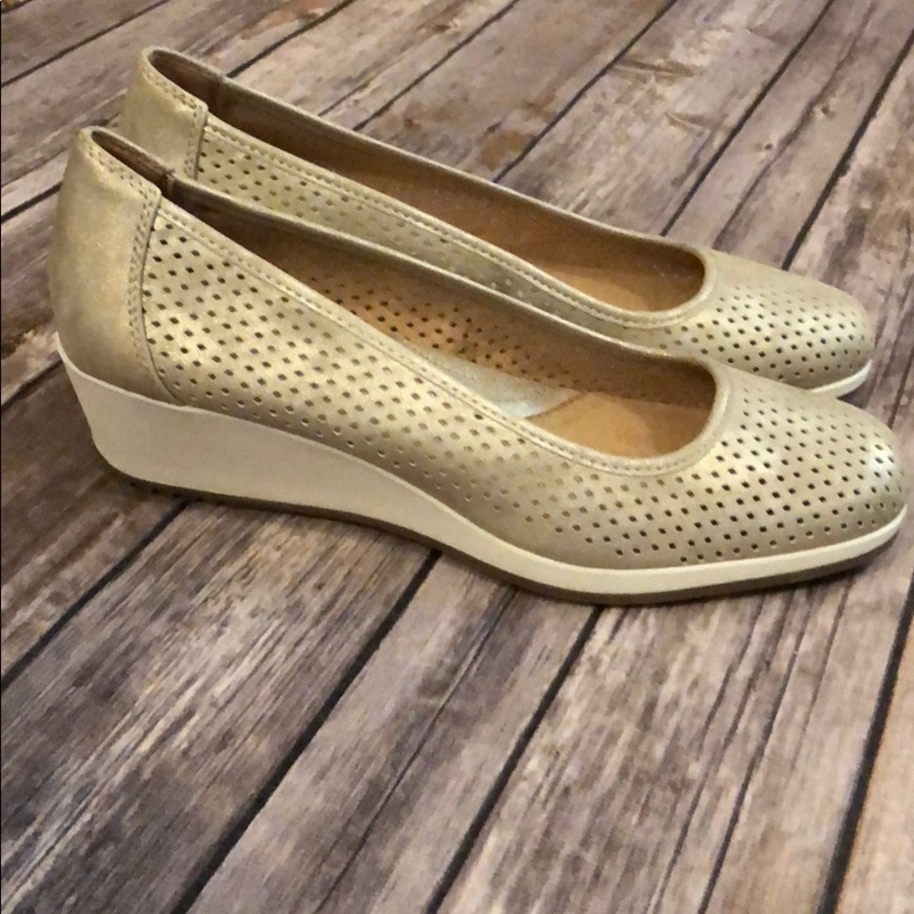 Naturalizer gold comfort wedges size 7.5 NIB